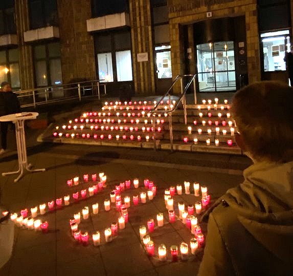 Gedenken an die 288 Menschen aus Marzahn-Hellersdorf, die seit 2020 an CORONA gestorben sind