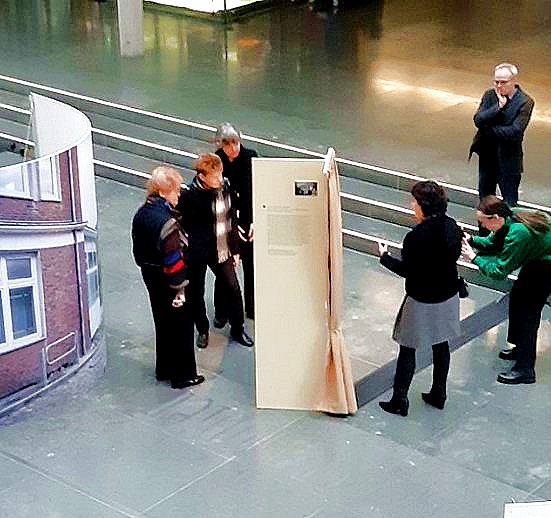 In der Yad-Vashem-Ausstellung im Bundestag; Foto: Axel Hildebrandt