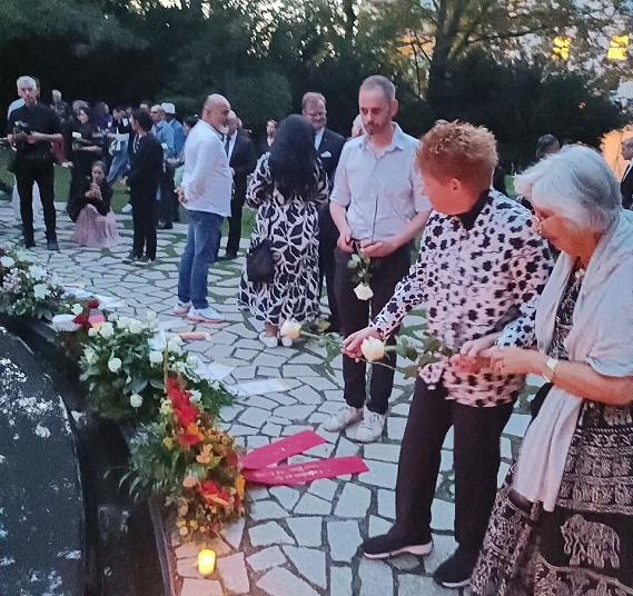 Gedenken und Mahnen an die ermordeten Sinti und Roma; Foto: Bjoern Tielebein